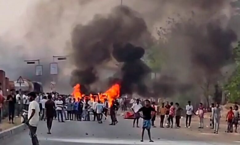 Murshidabad Violence: मुरशिदाबाद में हिंसा के बाद हालात तनावपूर्ण पुलिस की कड़ी निगरानी जारी