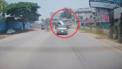 Bengaluru: ट्रक को ओवरटेक करने चला टैंकर चार बार पलटा देखिए हादसे की रोंगटे खड़े कर देने वाली तस्वीर