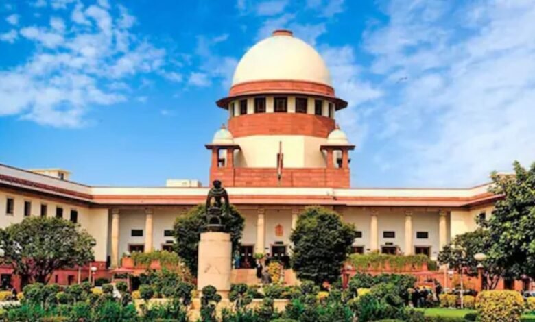 सुप्रीम कोर्ट ने राज्यों को दिया अल्टीमेटम, स्कूलों में सैनिटरी पैड और टॉयलेट अनिवार्य