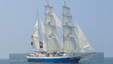 लोकयान 26 मिशन के तहत भारतीय नौसेना का जहाज यूरोप के ऐतिहासिक बंदरगाह पहुंचा